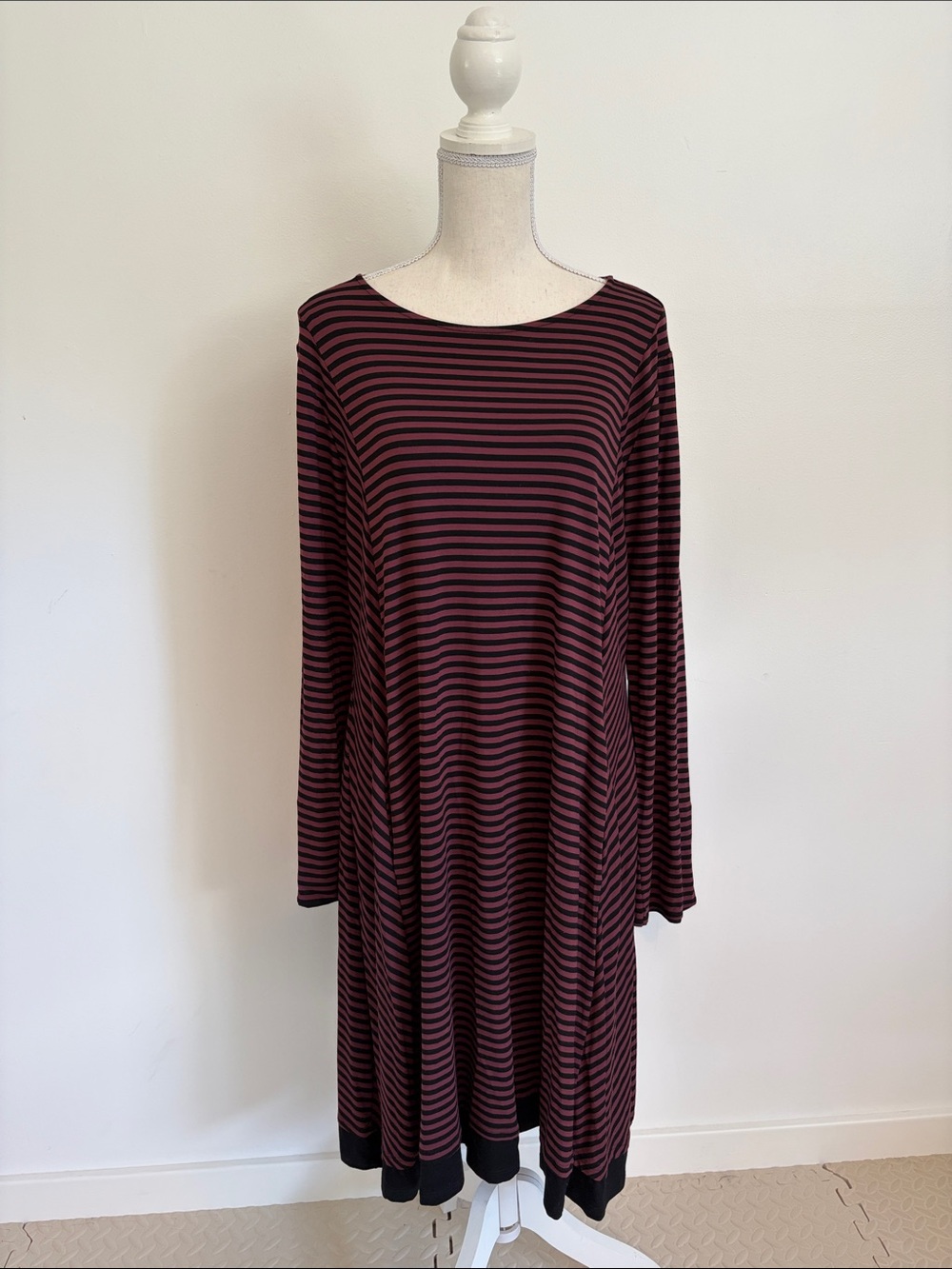 Lisa Bayne Striped Long-Sleeve Swing Dress in Burgundy and Black XL